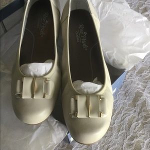 NIB Rose Petals 7XW Napa leather wheat color